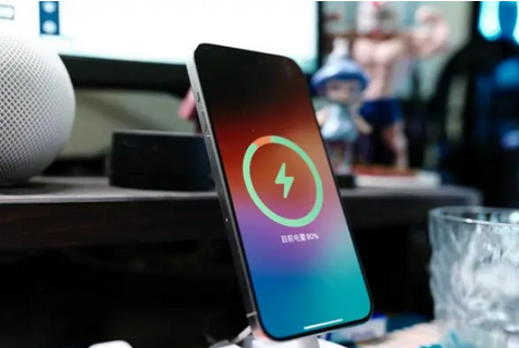 曹妃甸苹果15换屏服务分享用什么充电器给iPhone15充电更好 